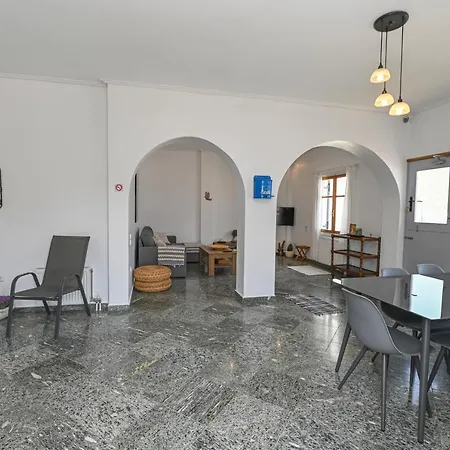 Teresa's Sunrise Apartment Pánormos